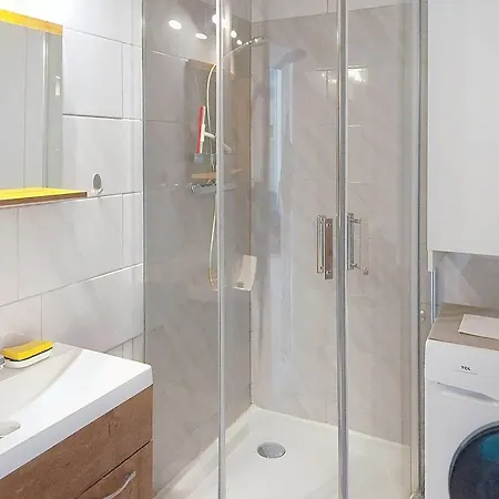 T2 Climatise 3* Avec Loggia, Parking Securise, Wifi, Proche - - Fr-1-610-98 Διαμέρισμα