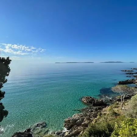 T2 Climatise 3* Avec Loggia, Parking Securise, Wifi, Proche - - Fr-1-610-98 * Bormes-les-Mimosas